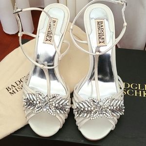 New in Box Badgley Mischka Naomi Satin Wedge Sandals 7.5